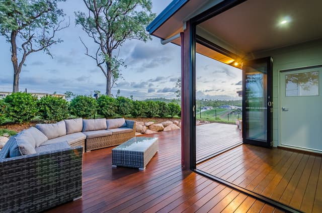 Acreage Entertainer - Photo 1