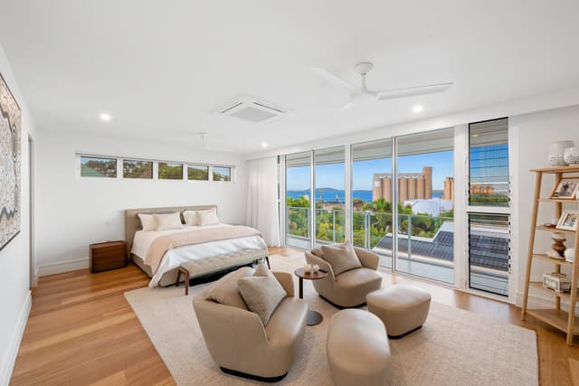 Custom Coastal Home - Photo 12