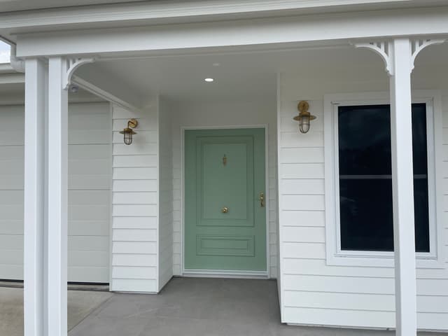 Hamptons-Style Home - Photo 1