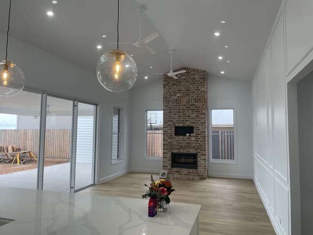 Hamptons-Style Home - Photo 6