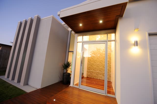 Sloping Block Contemporary - Photo 1