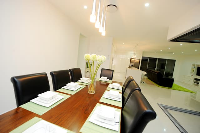 Sloping Block Contemporary - Photo 6