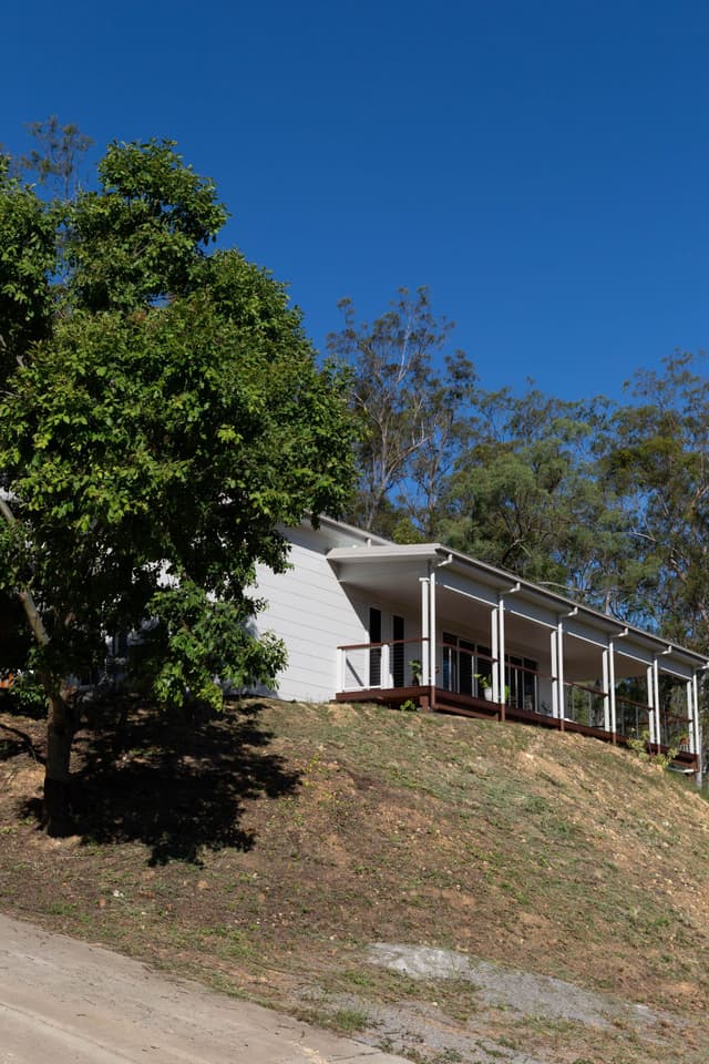 Hillside Bushland Home - Photo 2