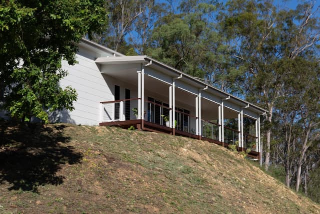 Hillside Bushland Home - Photo 3